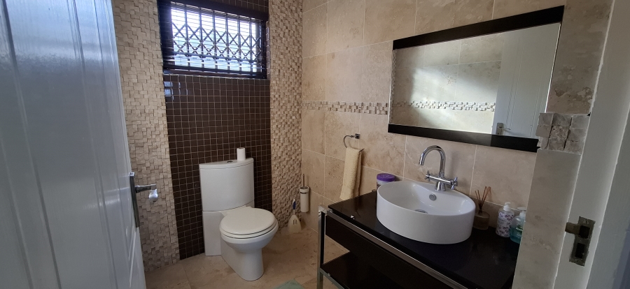 4 Bedroom Property for Sale in Blue Horizon Bay Eastern Cape